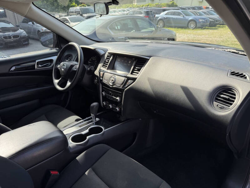 2019 Nissan Pathfinder S