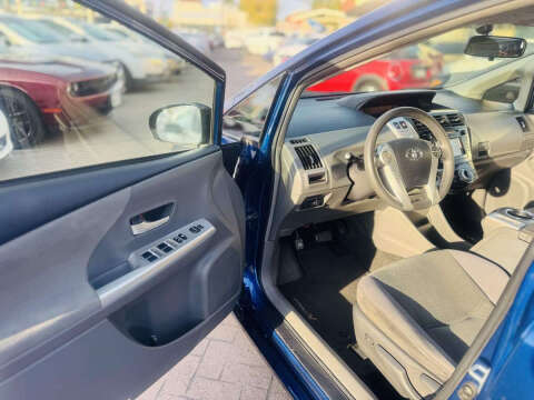 2014 Toyota Prius v Two