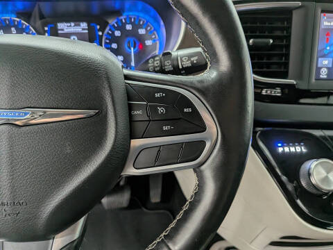 2020 Chrysler Voyager LX