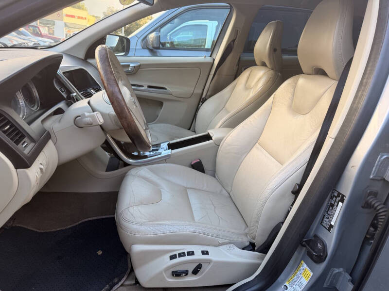 2012 Volvo XC60 3.2 Platinum