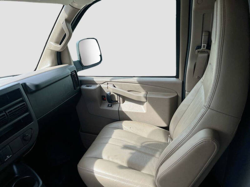 2024 Chevrolet Express 2500