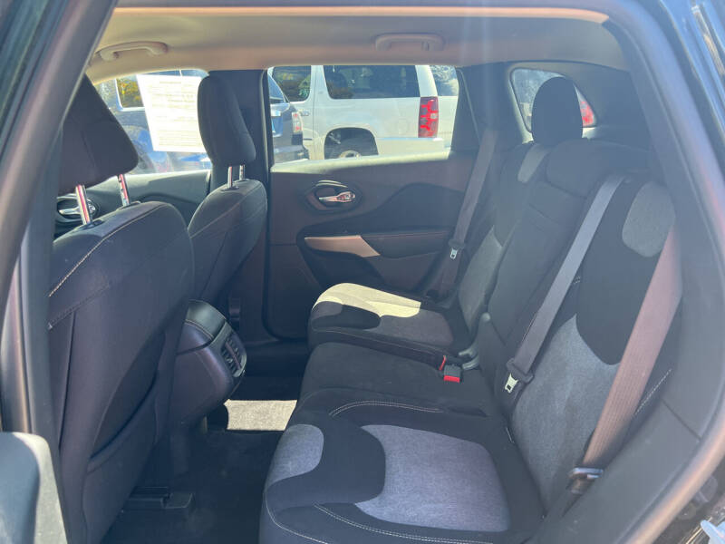 2017 Jeep Cherokee Sport