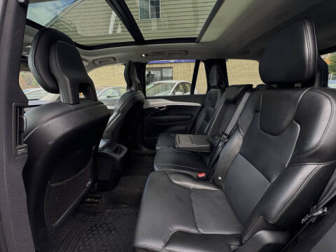 2016 Volvo XC90 T5 Momentum