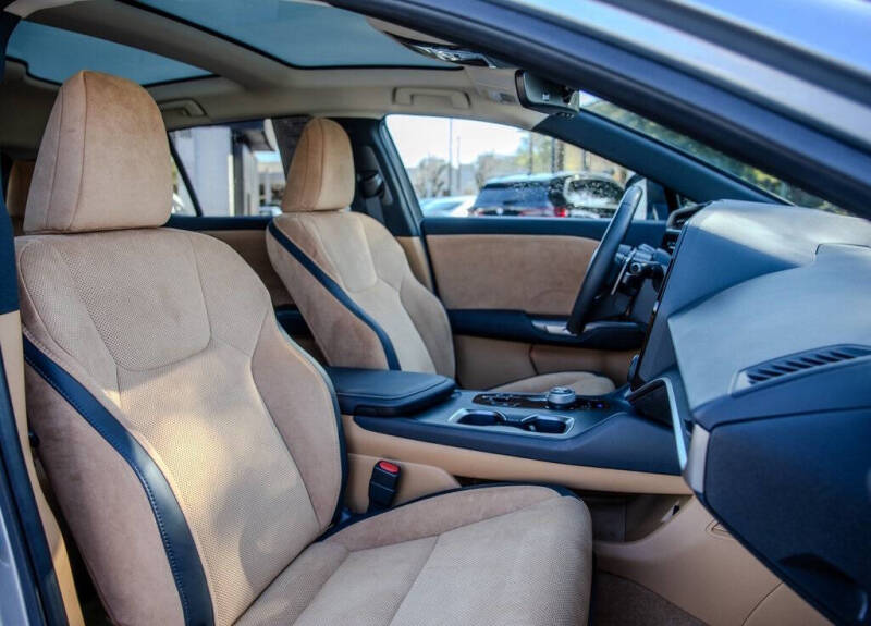 2023 Lexus RZ 450e Luxury