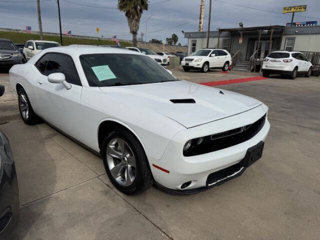 2017 Dodge Challenger SXT's photo