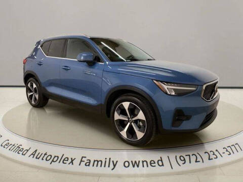 2025 Volvo XC40 B5 Plus Bright Theme