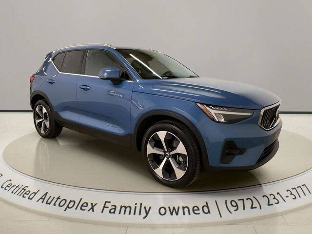 2025 Volvo XC40 B5 Plus Bright Theme