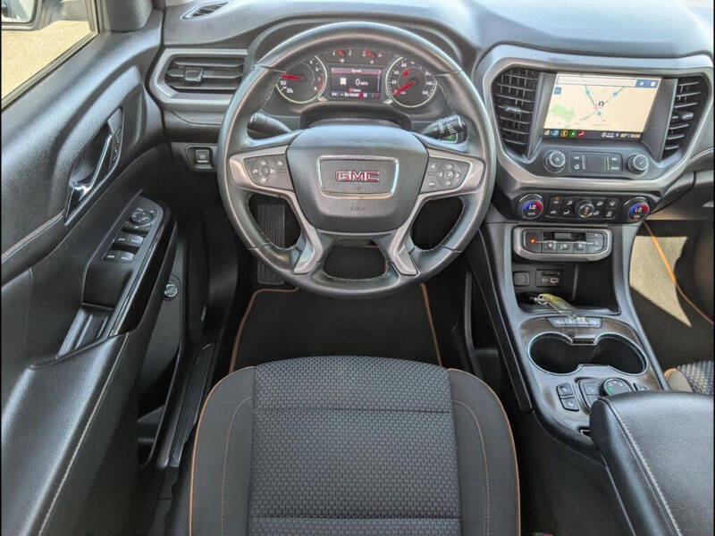 2023 GMC Acadia AT4