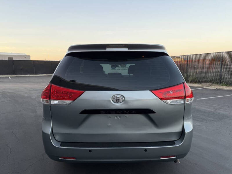 2012 Toyota Sienna Base 7-Passenger