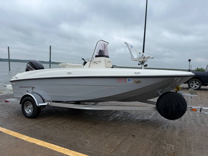 2019 Bayliner Element F18