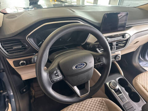 2020 Ford Escape SE
