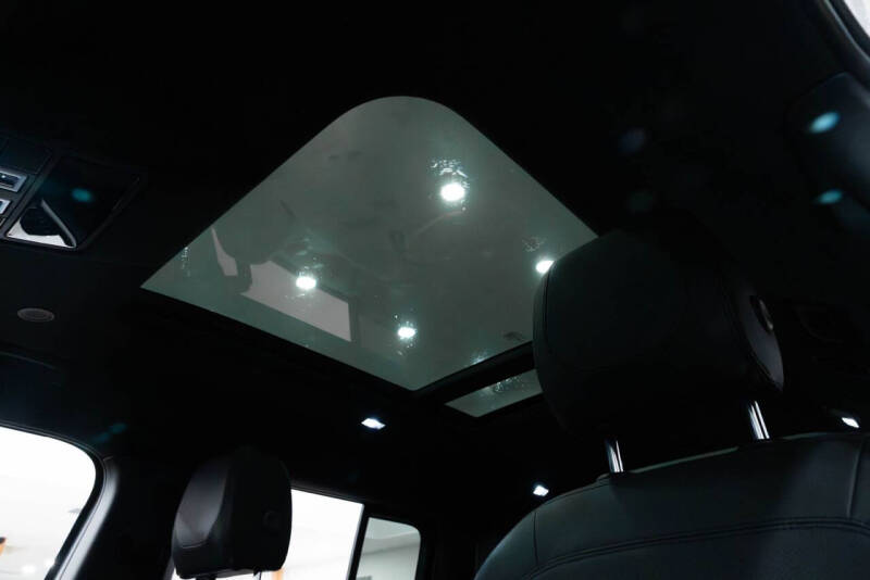 2023 Land Rover Defender 130 SE