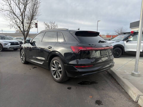 2021 Audi e-tron quattro Premium