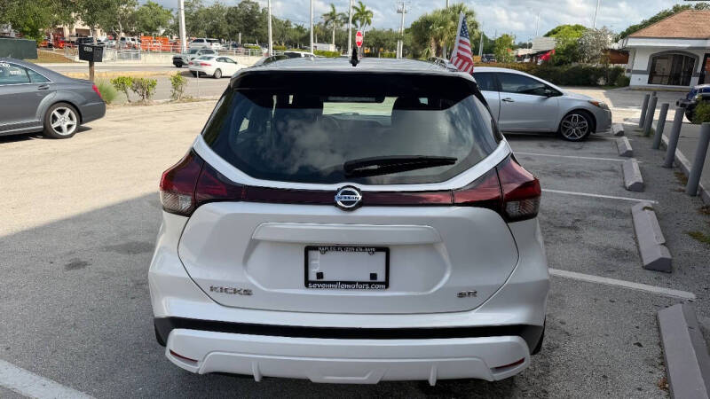 2021 Nissan Kicks SR