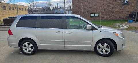 2011 Volkswagen Routan SE