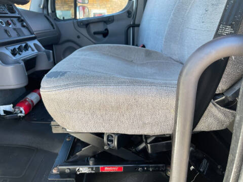 2013 Freightliner Business class M2