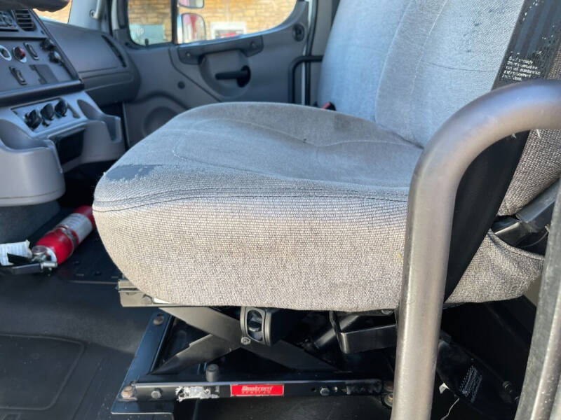 2013 Freightliner Business class M2