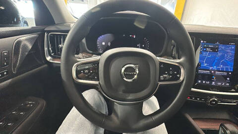 2024 Volvo S60 B5 Plus Dark Theme