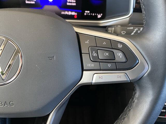 2025 Volkswagen Taos SE Black 4Motion