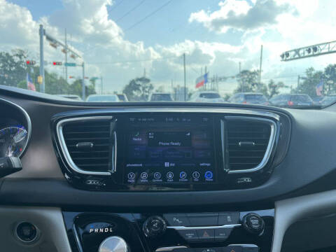 2017 Chrysler Pacifica Touring-L Plus