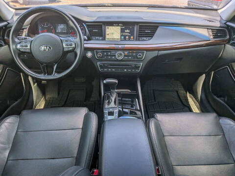 2017 Kia Cadenza Premium