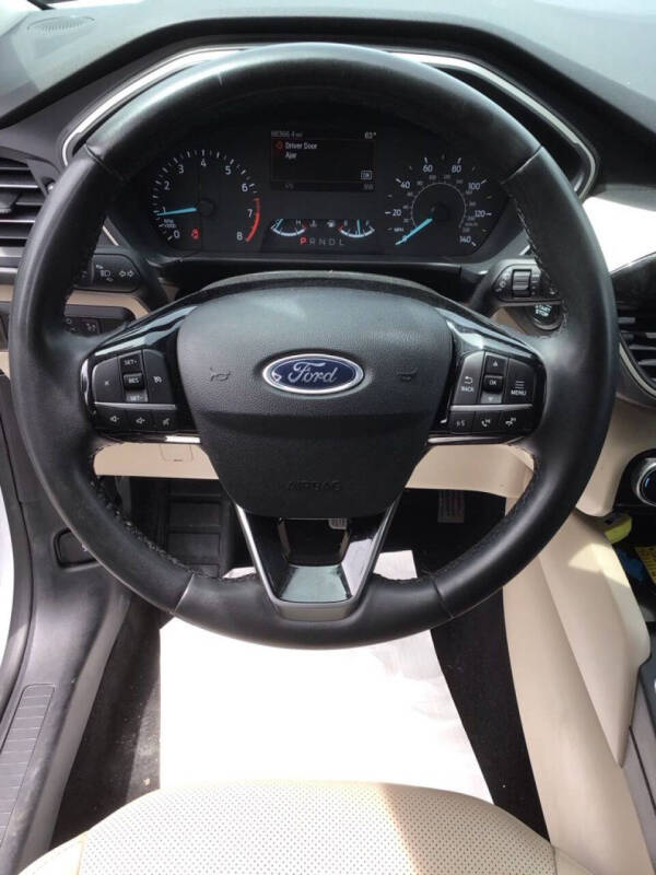 2022 Ford Escape SEL