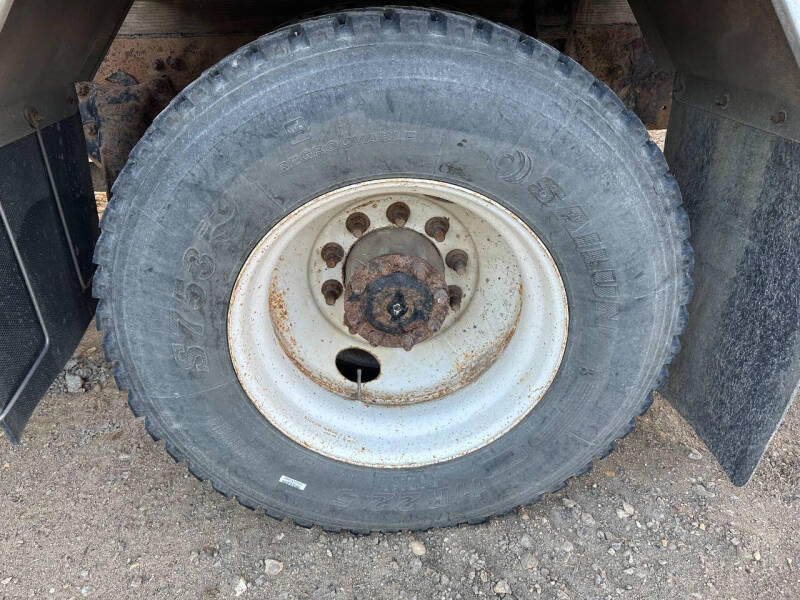 2000 Freightliner FL70