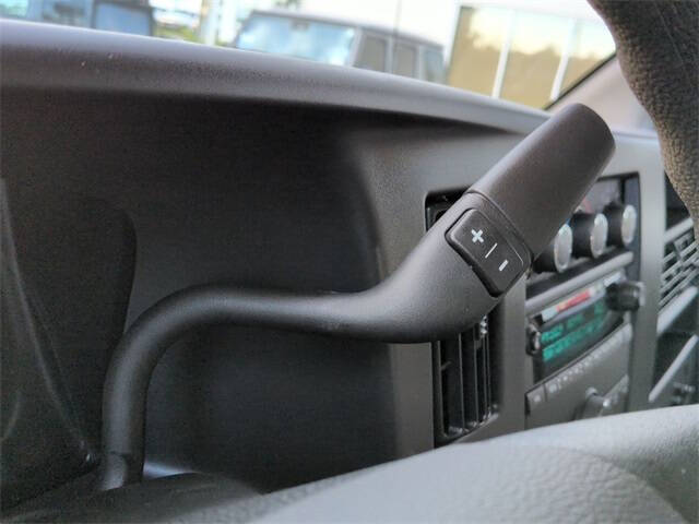 2025 Chevrolet Express 2500