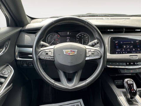 2023 Cadillac XT4 Premium Luxury