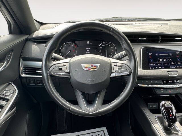 2023 Cadillac XT4 Premium Luxury
