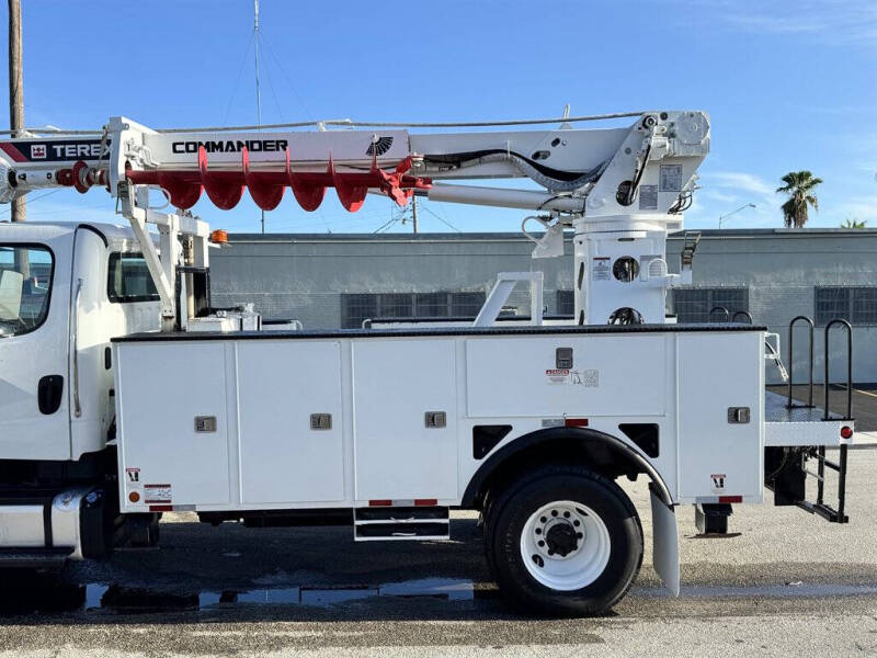 2017 Freightliner M2 106