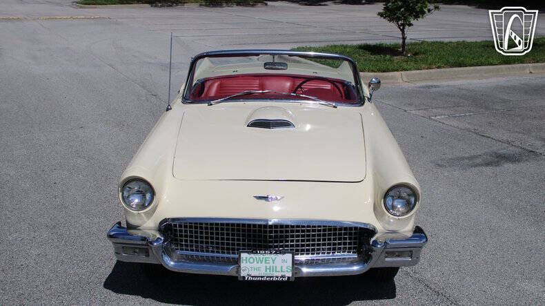 1957 Ford Thunderbird