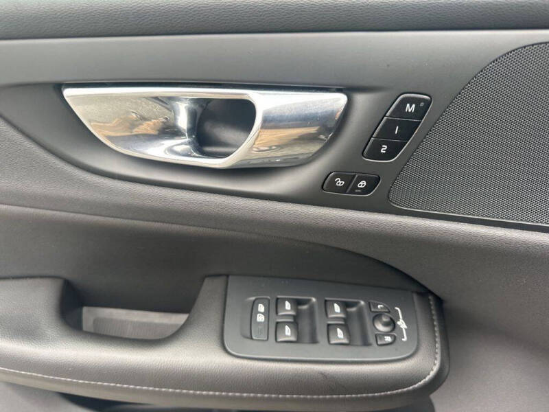 2021 Volvo S60 T5 Momentum