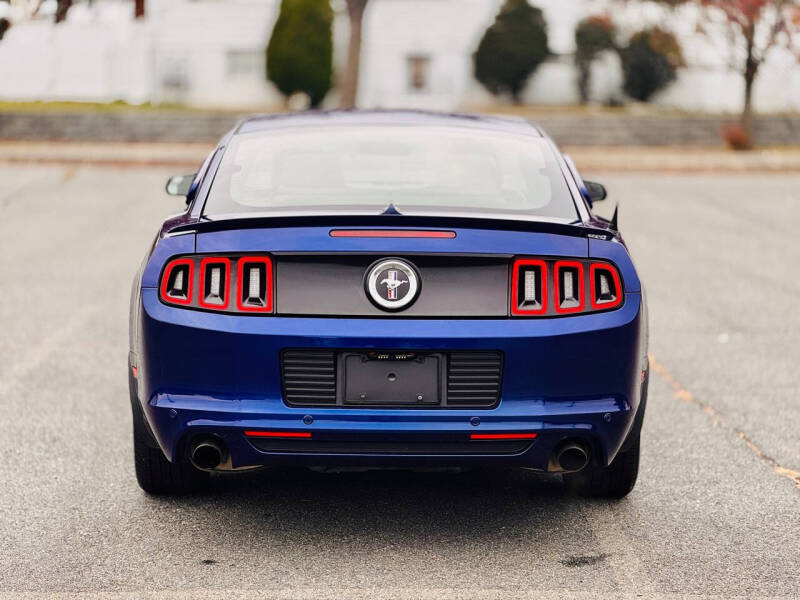 2014 Ford Mustang V6 Premium photo 10