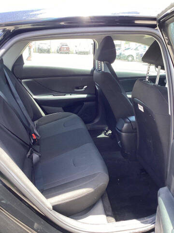 2025 Hyundai Elantra SE