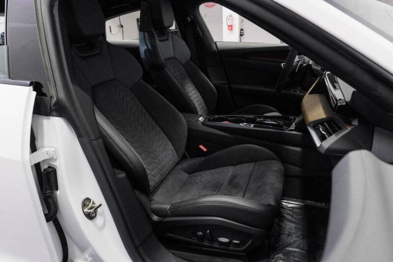 2022 Audi e-tron GT quattro Premium Plus