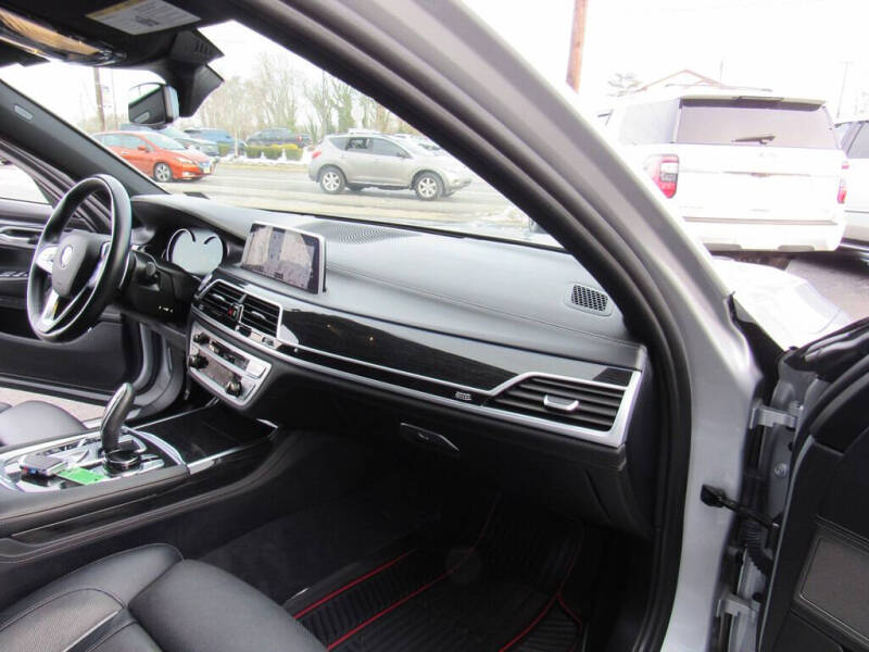 2019 BMW 7 Series 740i