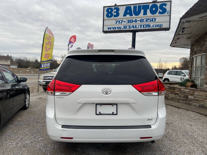 2011 Toyota Sienna XLE photo 5