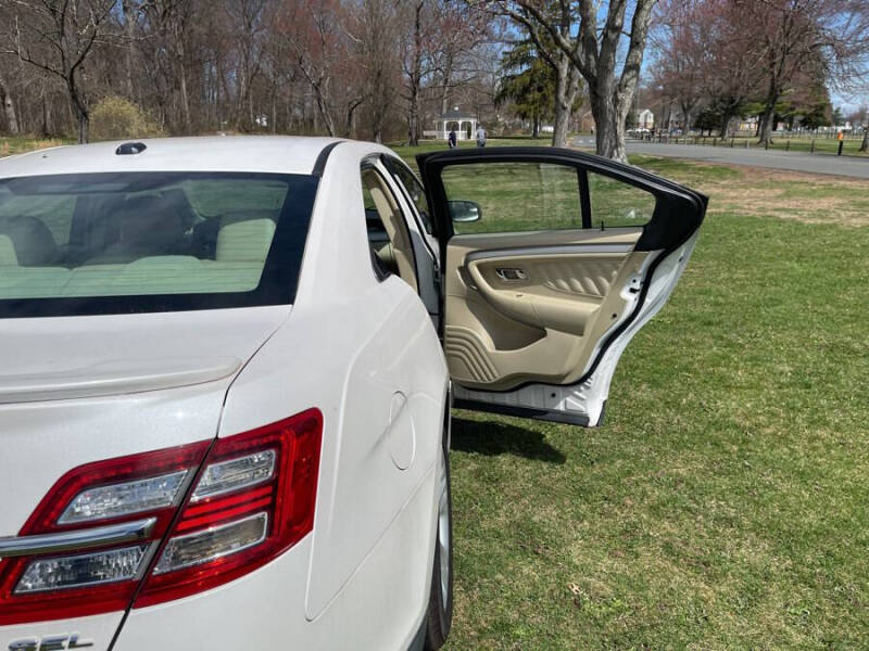 2014 Ford Taurus SEL