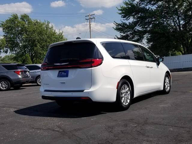 2025 Chrysler Pacifica Select