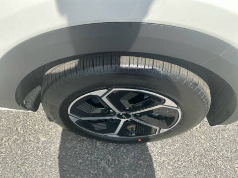2023 Kia Niro LX
