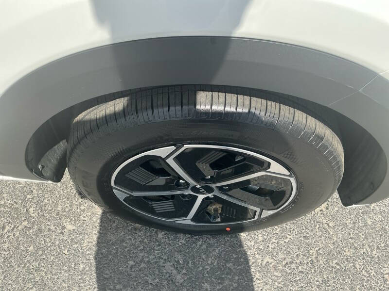 2023 Kia Niro LX