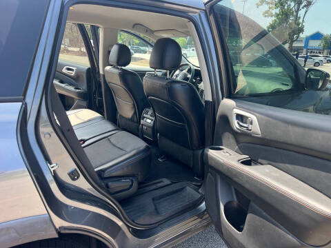 2020 Nissan Pathfinder SV