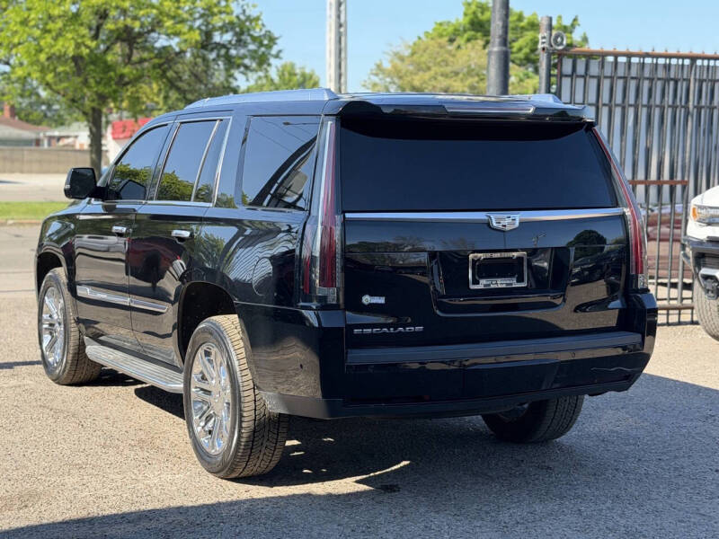 2017 Cadillac Escalade Standard