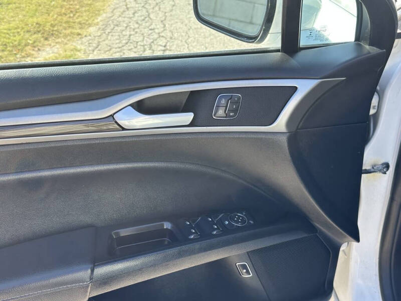 2017 Ford Fusion Hybrid SE