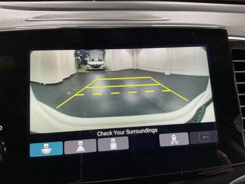 2019 Honda Pilot Touring w/Rear Captain's Chairs