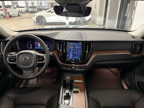 2023 Volvo XC60 B5 Plus Dark Theme