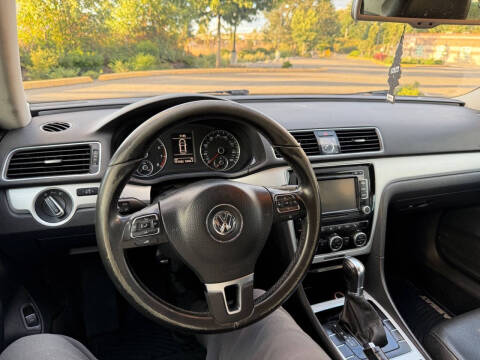 2012 Volkswagen Passat SE PZEV