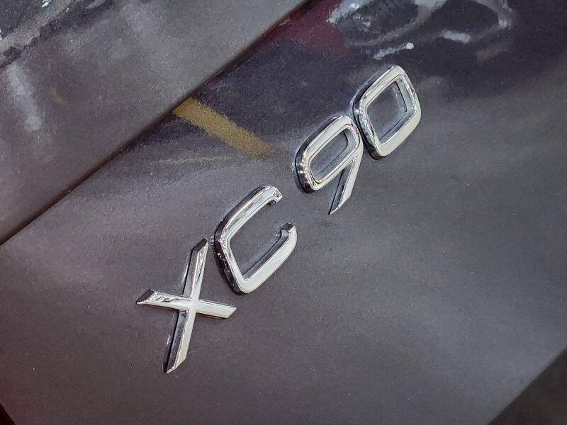 2022 Volvo XC90 T6 Inscription 6-Passenger