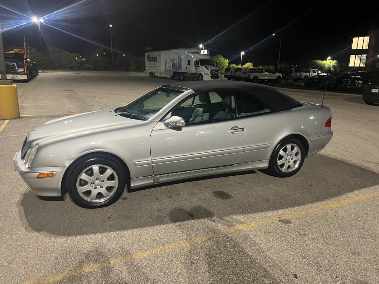 2000 Mercedes-Benz CLK for sale at Villa Park Cars in Oakbrook Terrace , IL